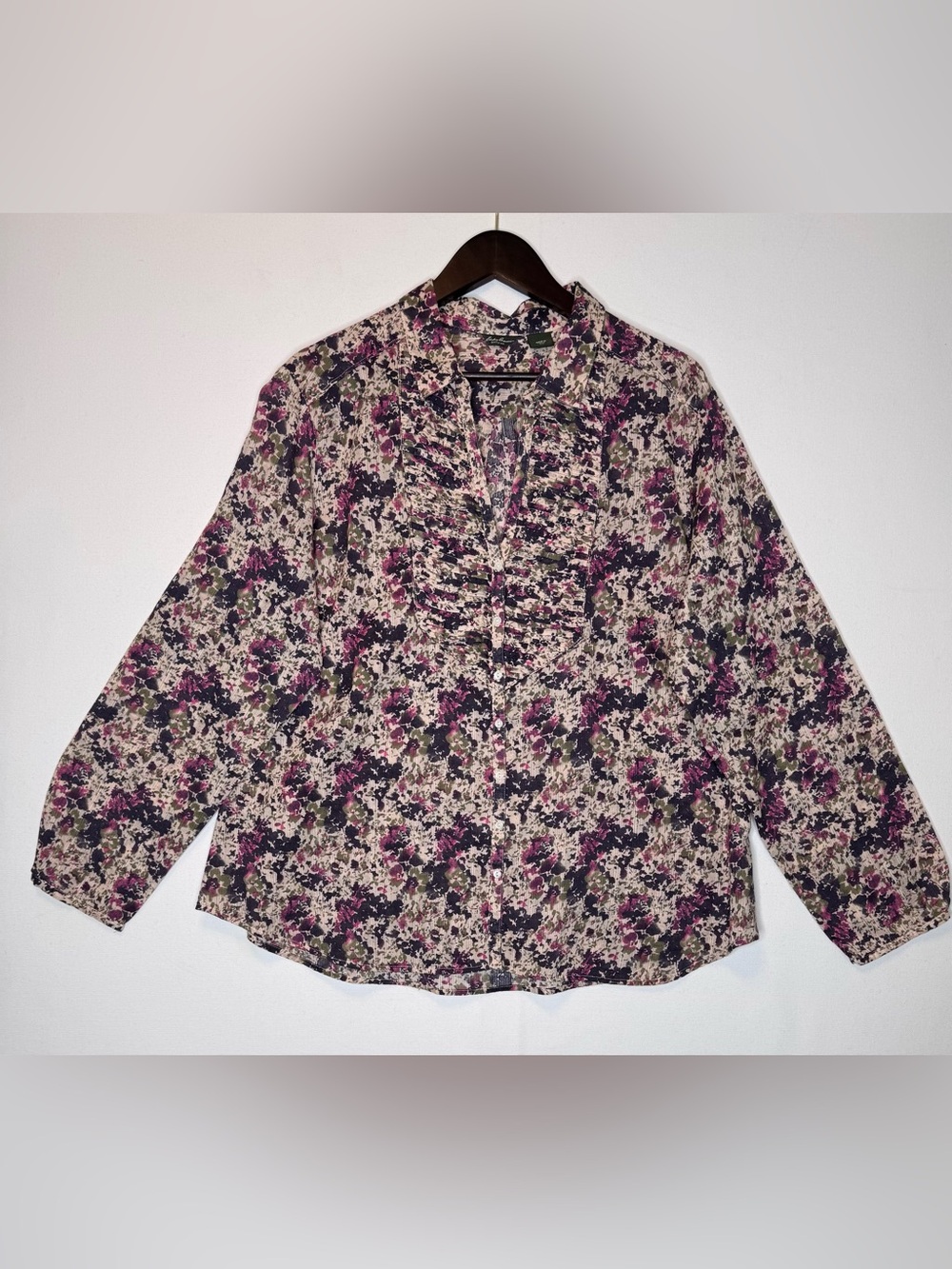 Eddie Bauer Size XXL Women's V Neck Pintuck Blouse Top lightweight cotton floral
